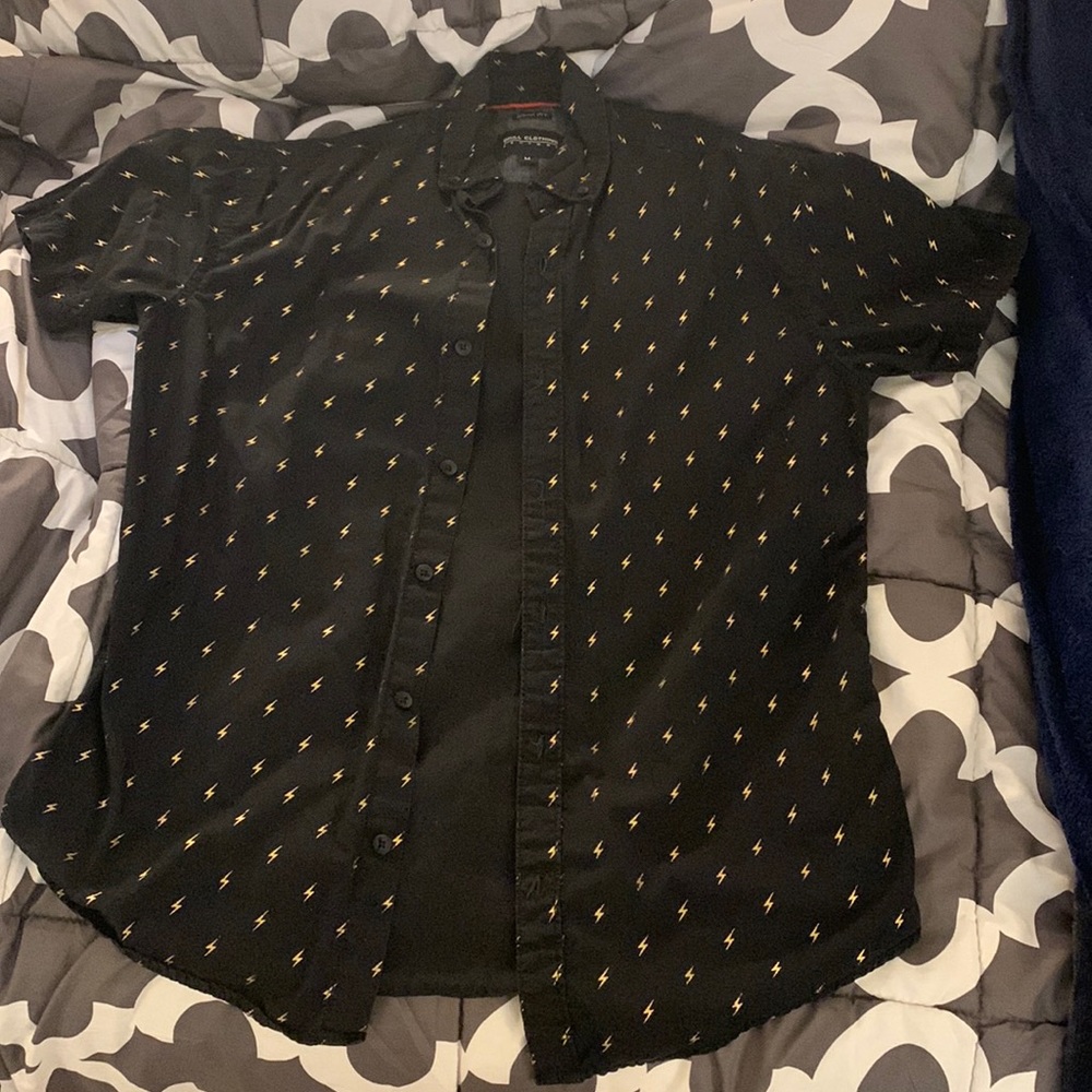 Size medium. A black button down shirt with little gold lighting bolts.
